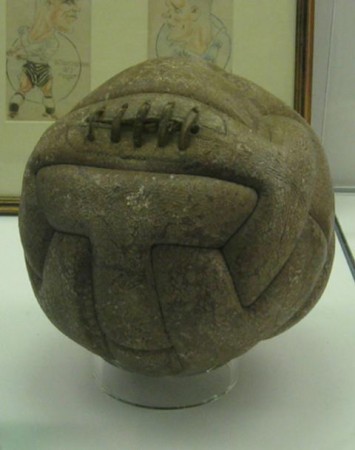 Lopta s ktorou sa hralo finále MS 1930, volali sme ju Švihlák