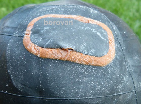 iný plniaci otvor futsalovej lopty