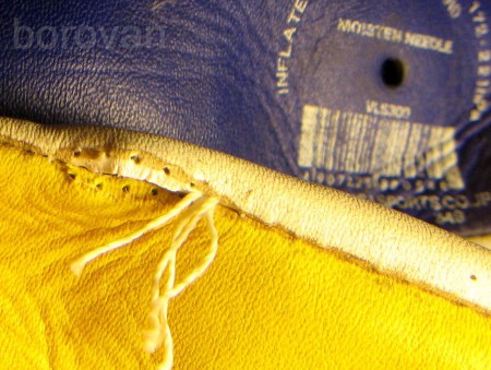 Lopta má z každej strany po dve nite