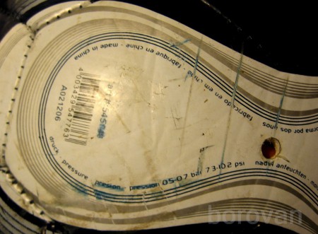 Glider sa fúka tlakom 0,5 až 0,7 bar. prípadne 7,3 až 10,2 psi