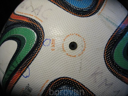 Brazuca sa fúka tlakom 0,8 až 1,0 bar. prípadne 11,6 až 14,5 psi