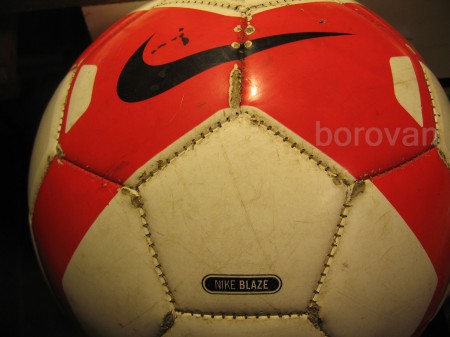 Strojne šitá lopta Nike Blaze