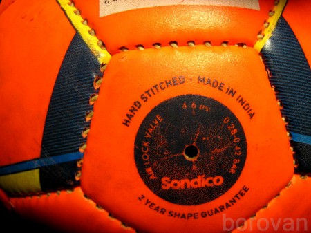 Lopta Sandico sa fúka tlakom 0,28 až 0,42 bar. poprípade 4 až 6 psi