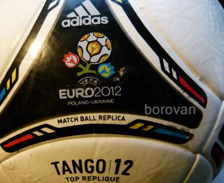 Lepená lopta Adidas Tango12